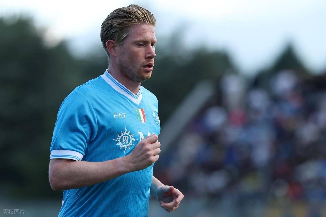 前申花外援金信煜严重违反纪律准则，被港超杰志提前解约（港超杰志以严重违纪为由，提前终止与前申花外援金信煜的合同）