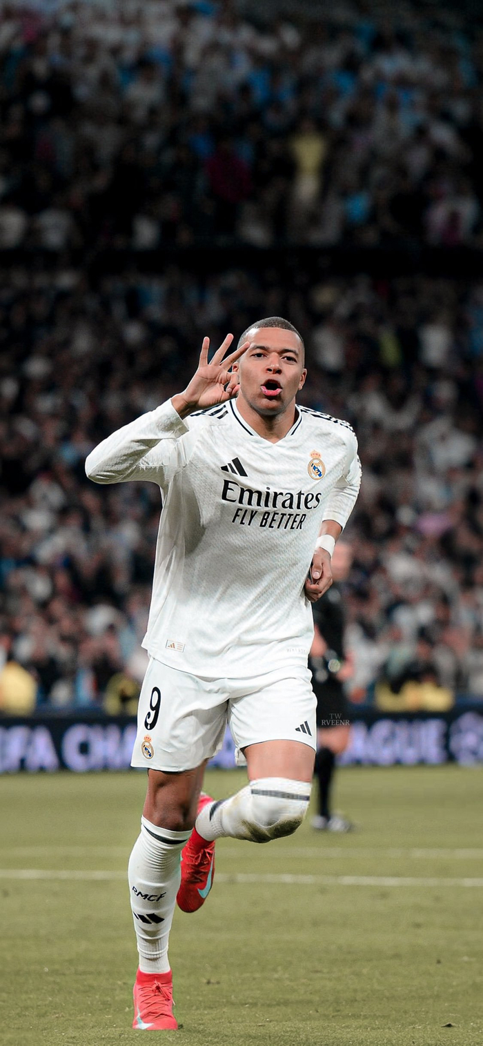 “快乐男孩”名不虚传！巴坎布门前空门不进，自己却跑进球门（巴坎布空门不进反把自己送进球门，快乐本色尽显）