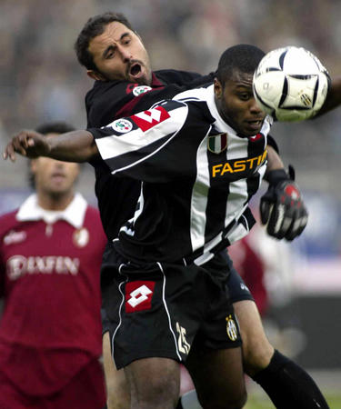 又是一年一度的圣诞大战，什么时候圣诞球衣才能回归？（圣诞大战如期而至，圣诞球衣何时回归？）