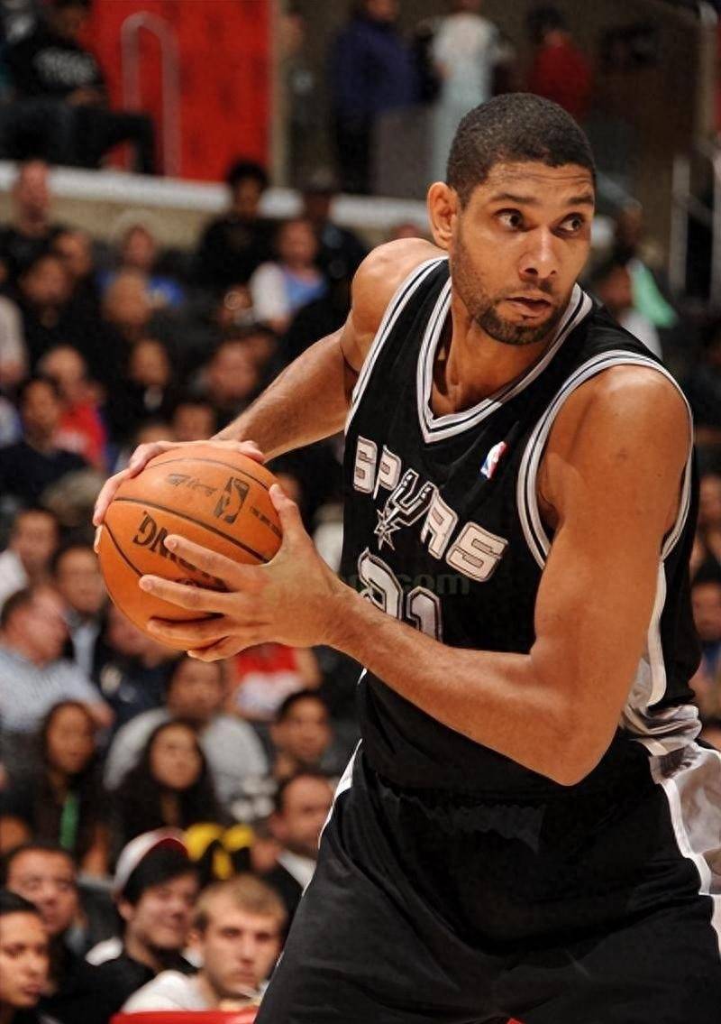 卡利亚里3-3热那亚，维蒂尼亚先拔头筹，阿龙-马丁扳平比分（卡利亚里3比3战平热那亚：维蒂尼亚首开纪录，阿龙-马丁扳平）