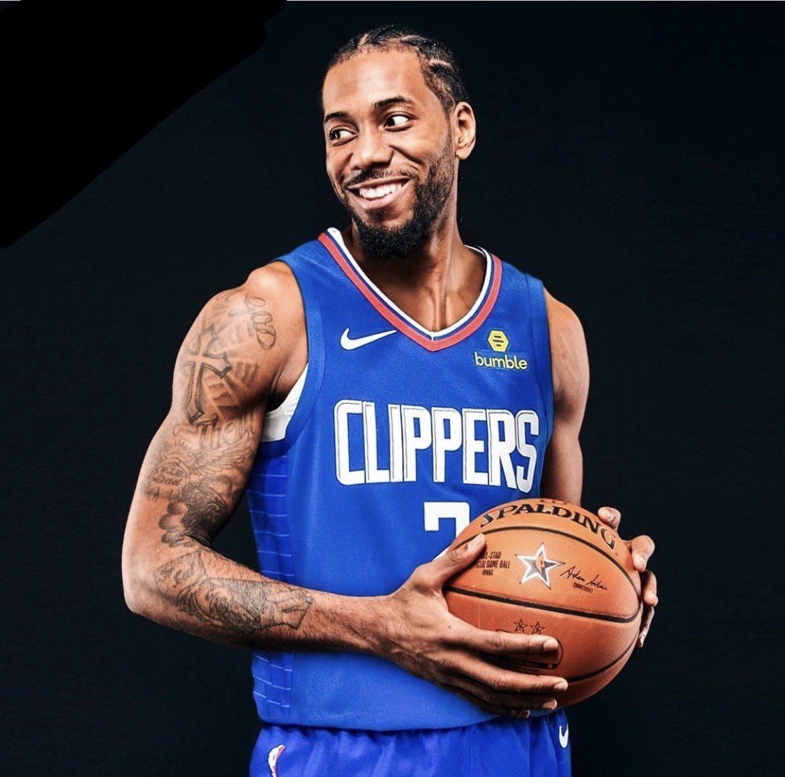 马内回顾与萨拉赫冲突：他解释说没看到我，后来我们更亲密了（马内谈与萨拉赫冲突往事：他解释当时没注意到我，之后我们关系更近了）