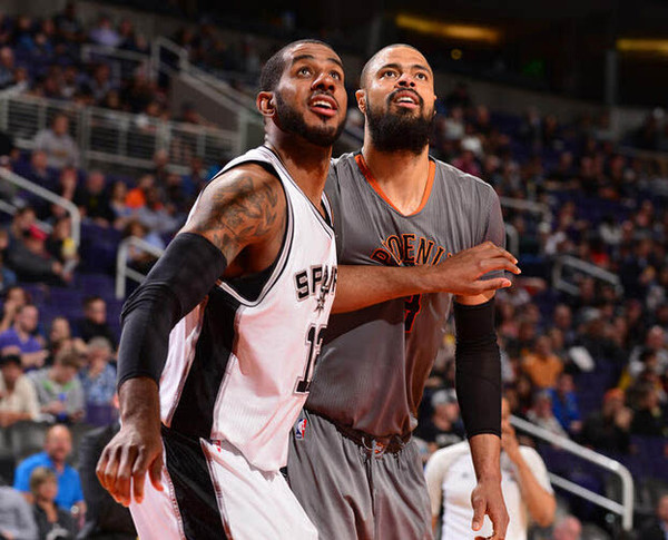 收到国足纪念球衣，尹鸿博：感谢祖国，为国出战是最大骄傲（获赠国足纪念球衣，尹鸿博致谢祖国：为国而战最荣耀）