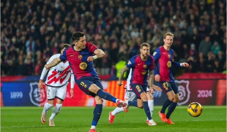 💡早报：利物浦曼城双双折戟，巴萨拜仁收获大胜（晨报：利物浦曼城同遭失利，巴萨拜仁大胜告捷）