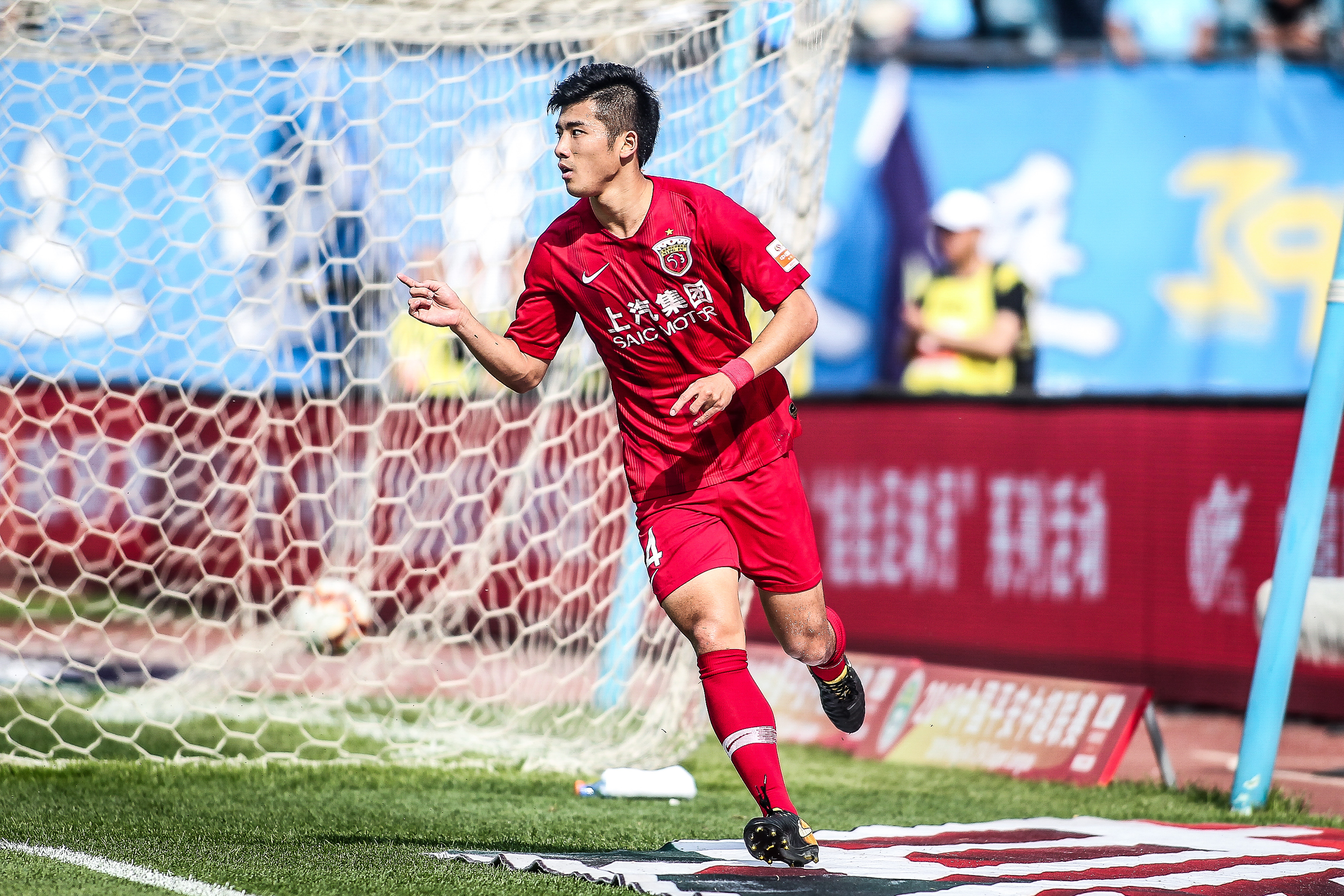 英超超过34岁的球员最佳阵容：（英超34岁及以上球员最佳阵容）