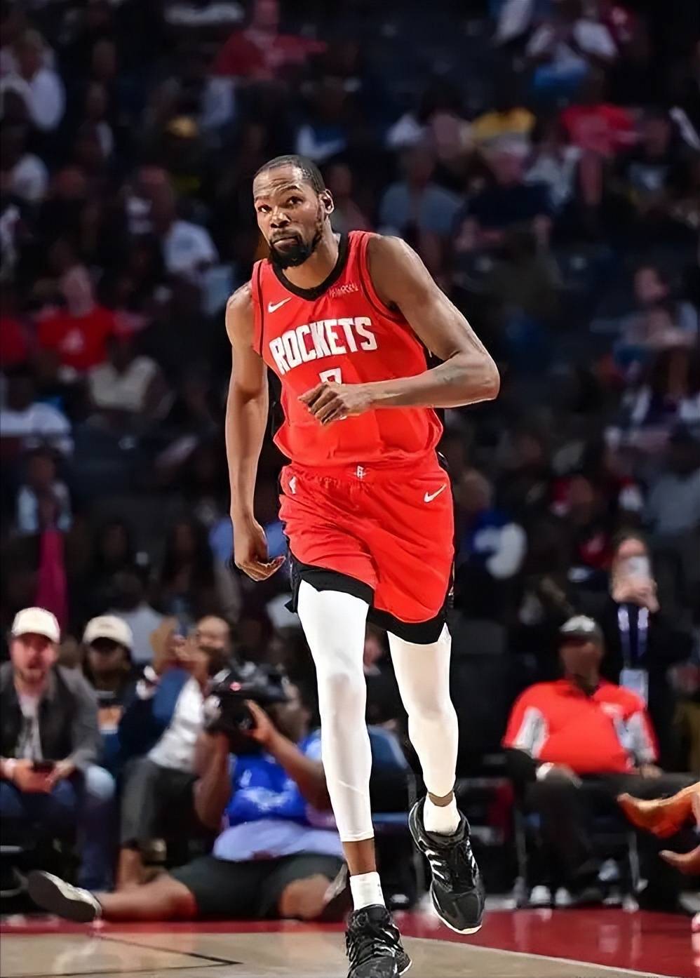 每体：拉菲尼亚已是巴萨非卖品，他的目标是赢得欧冠和世界杯（每体：巴萨将拉菲尼亚列为非卖品，球员剑指欧冠与世界杯桂冠）