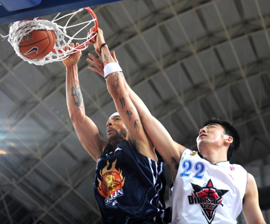 76人vs步行者首发：恩比德PK西卡，昆顿·杰克逊复出（76人战步行者首发：恩比德对位西亚卡姆，昆顿-杰克逊复出）