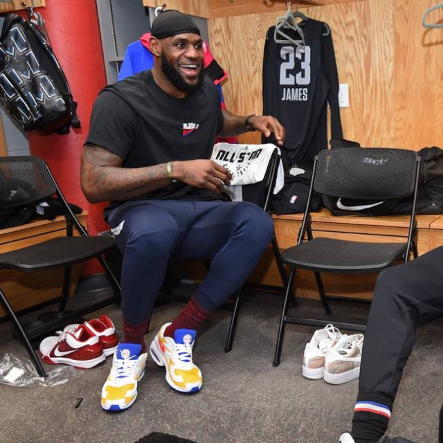 弗赖堡4-0大胜美因茨，奥斯特哈格、曼赞比建功（弗赖堡4-0完胜美因茨，奥斯特哈格与曼赞比相继破门）