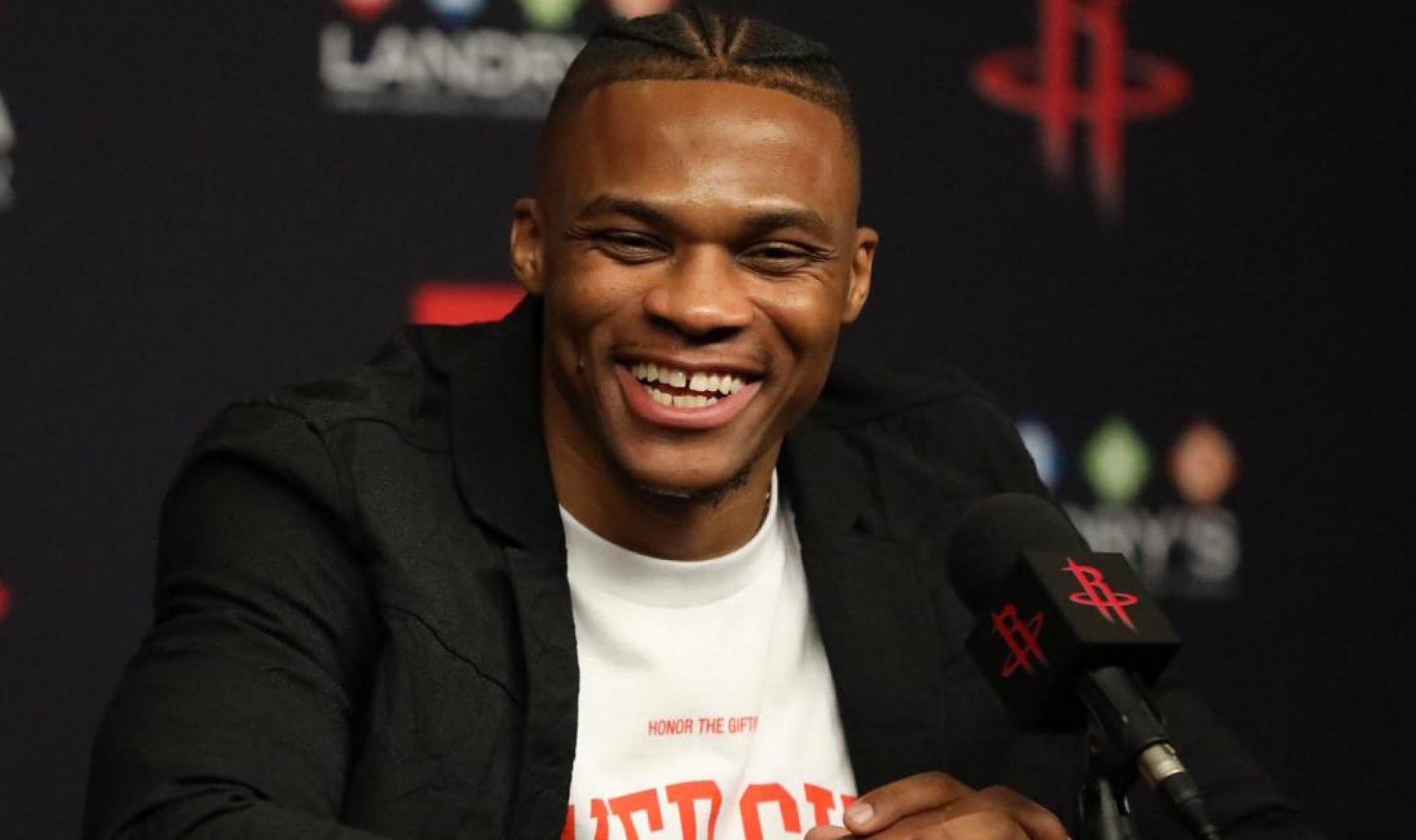 阿森纳成为第二支，在小组赛／联赛阶段10连胜的英伦球队（阿森纳成英伦足坛第二支在小组赛或联赛阶段豪取十连胜的球队）