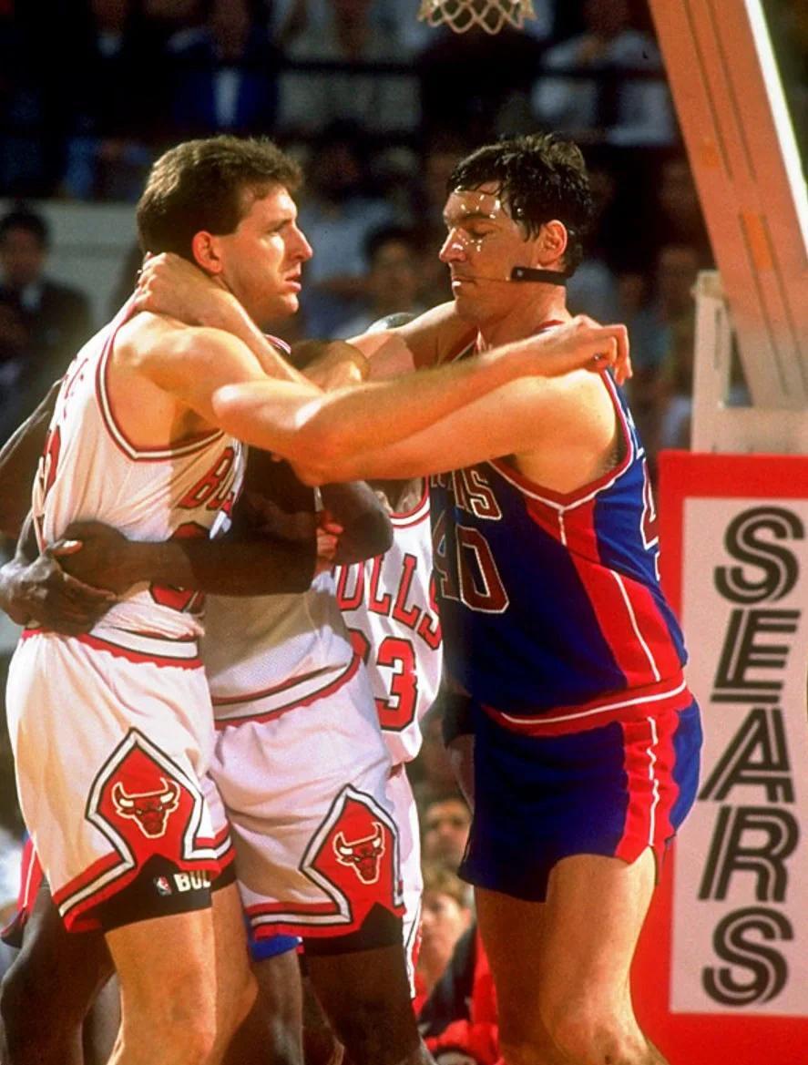 半场战报：申花2-0津门虎，阿苏埃破门，吴曦点射（上半场：申花2-0领先津门虎，阿苏埃破门，吴曦点球建功）