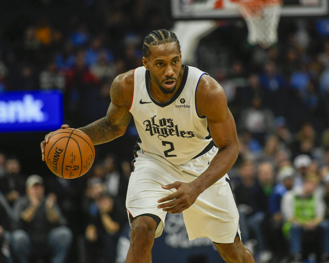 川超自贡队提前出线，奥运冠军高敏献花，全队坐摩托车巡游（川超自贡队提前晋级，奥运冠军高敏送花庆贺，全队骑摩托车巡游）