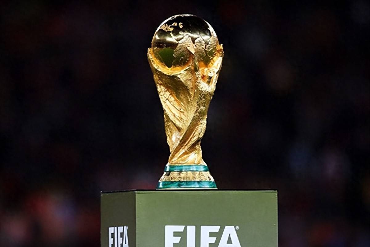 蒙特拉：不能把伊尔迪兹固定在某个位置，那不利于他继续成长（蒙特拉：不应将伊尔迪兹固定在单一位置，这会影响他的成长）