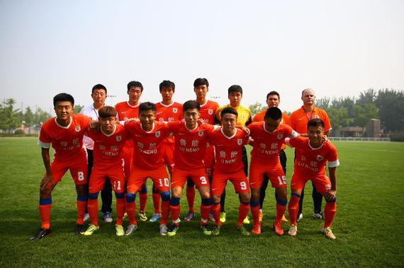 全家福宣，U16国少小将万项加盟塞尔超贝尔格莱德红星俱乐部（全家福官宣！U16国少小将万项加盟塞尔超贝尔格莱德红星）