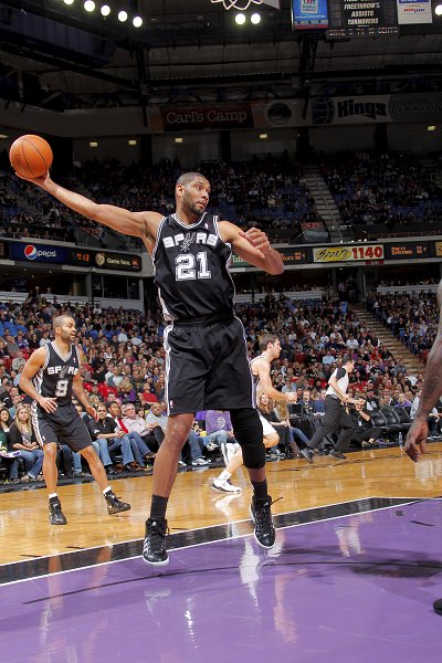 替补球员关键时刻得分逆转比赛（替补发威关键得分助队逆转取胜）