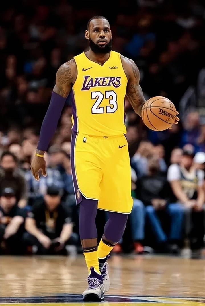 2场贡献6球1助攻+夺得金靴，法比奥当选中超11月最佳球员（两战斩6球1助并加冕金靴，法比奥荣膺中超11月最佳球员）